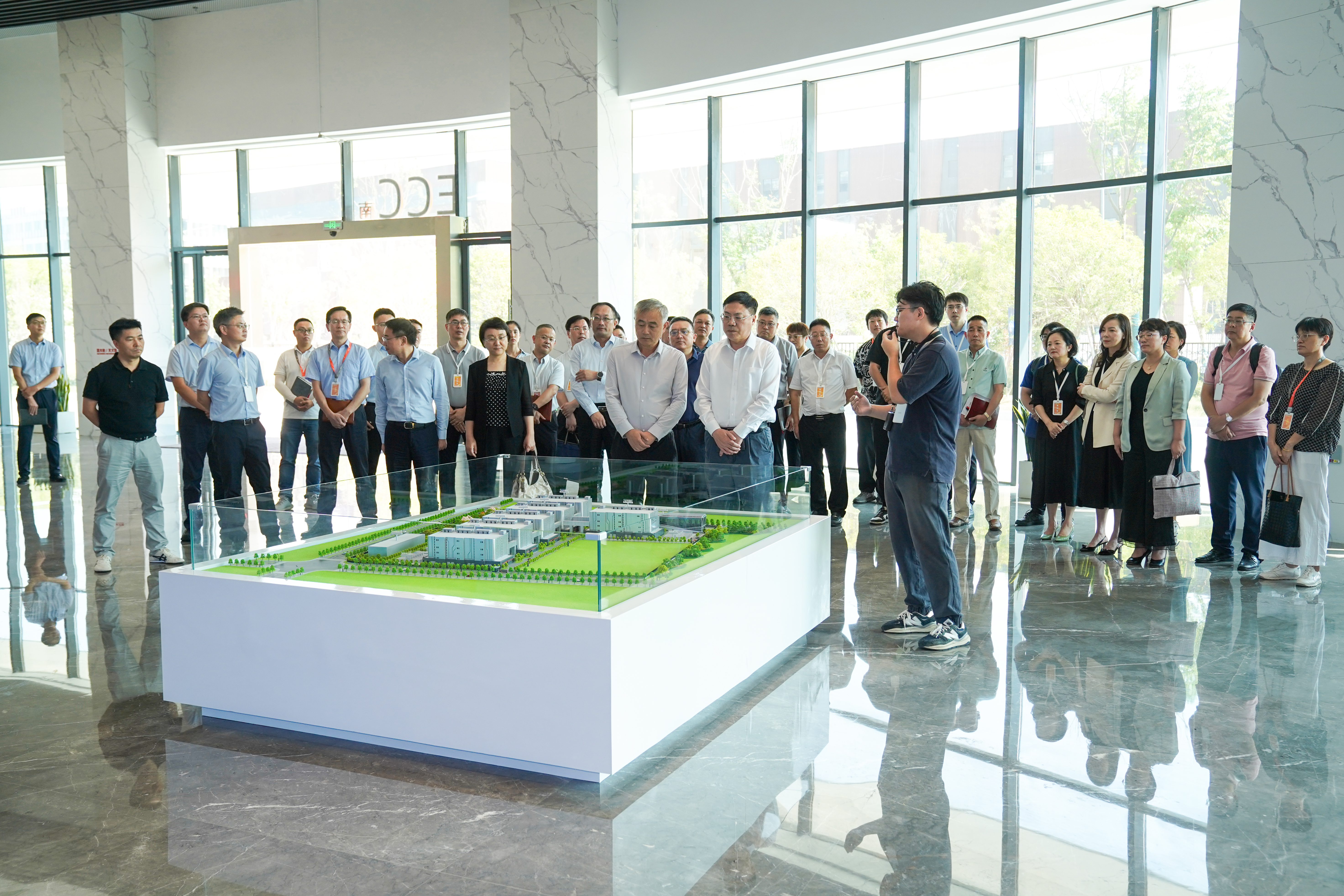 “分期验收惠企业，优化营商促发展” 金山区2024年政府开放月活动（建管委专场）举行