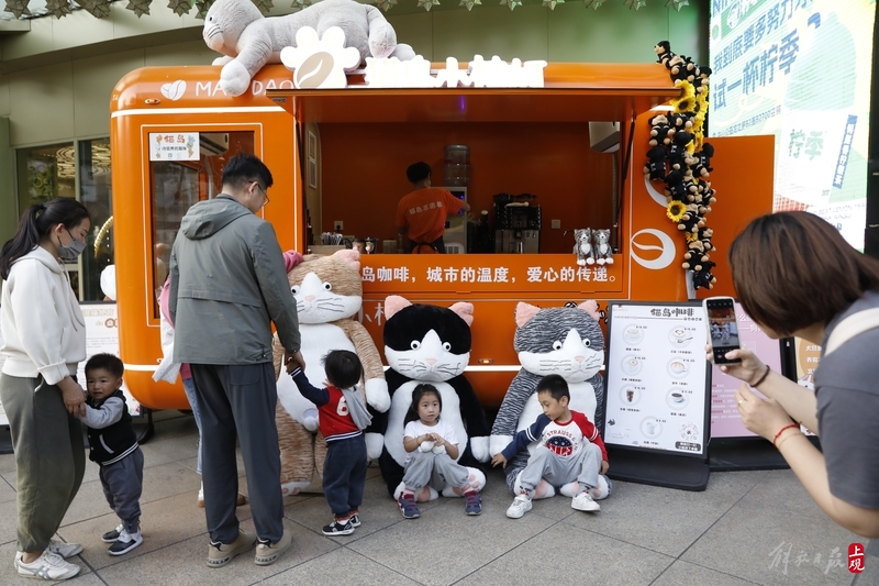 “猫岛”咖啡车出现在长宁区龙之梦外广场.jpeg