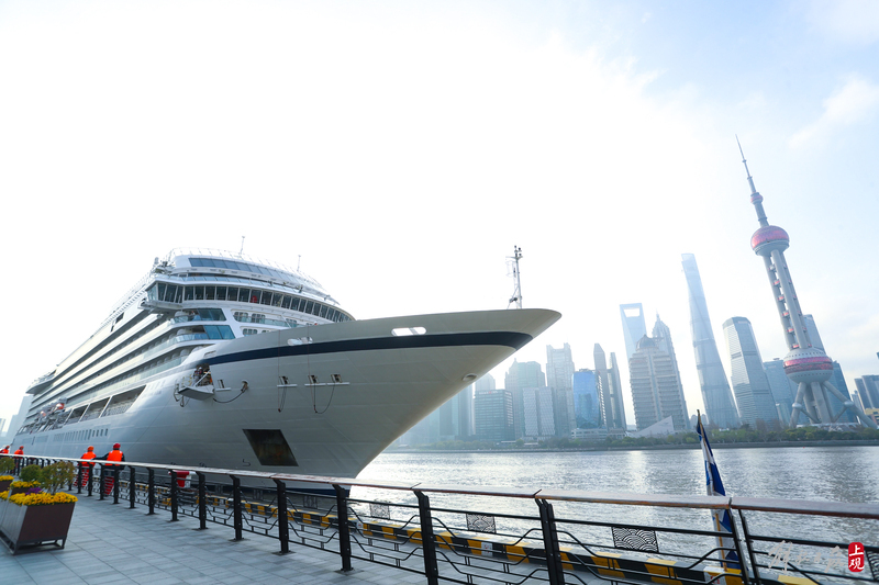 “招商伊敦号”邮轮在北外滩国客中心码头启航.jpeg “招商伊敦号”邮轮在北外滩国客中心码头启航.jpeg