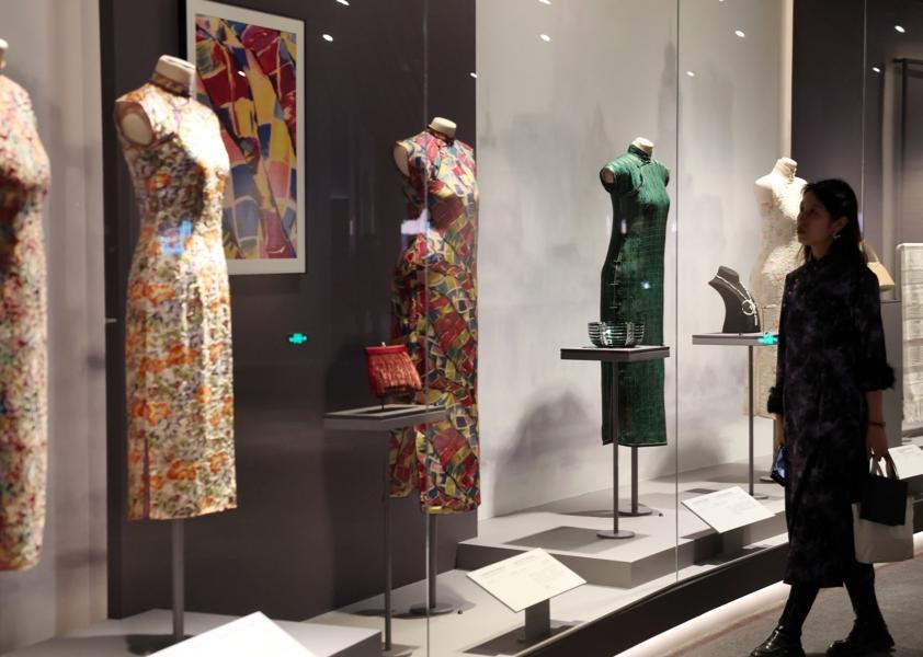 上海博物馆“摩登华影：海派旗袍与百年时尚”展开幕