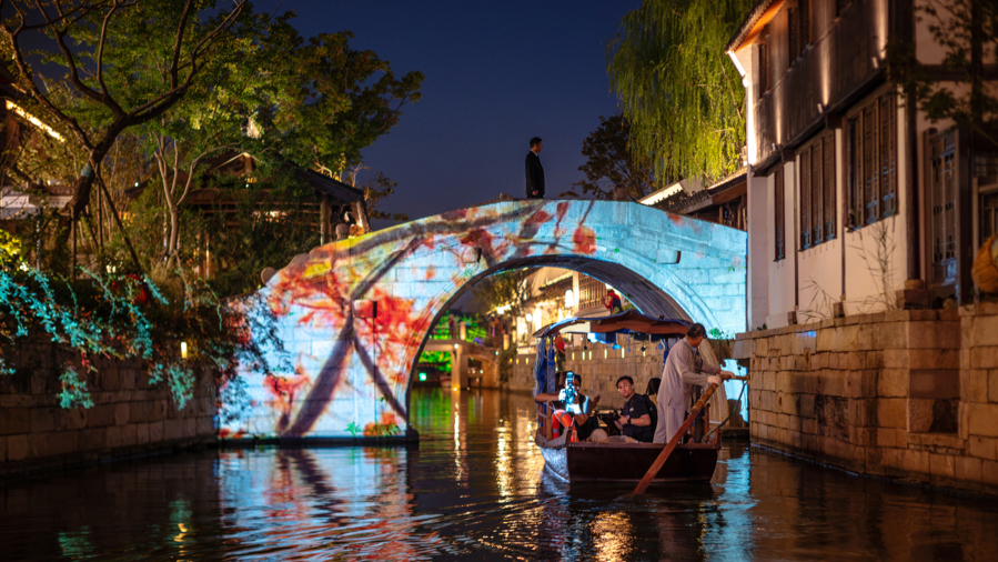 游 船、古镇、光影,蟠龙天地呈江南的诗情画意.jpeg 游 船、古镇、光影,蟠龙天地呈江南的诗情画意.jpeg
