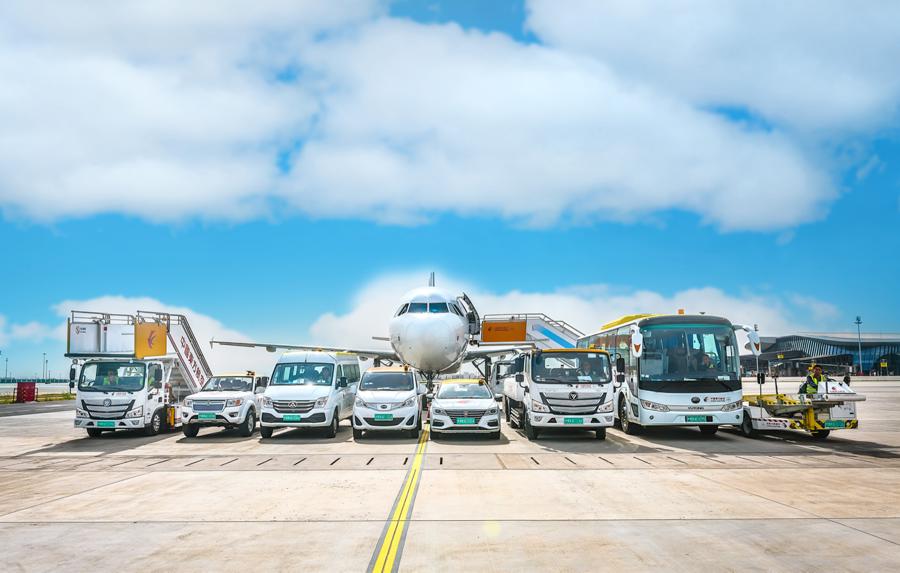 机坪上的车辆全换成了绿牌。 资料图片.png 机坪上的车辆全换成了绿牌。 资料图片.png