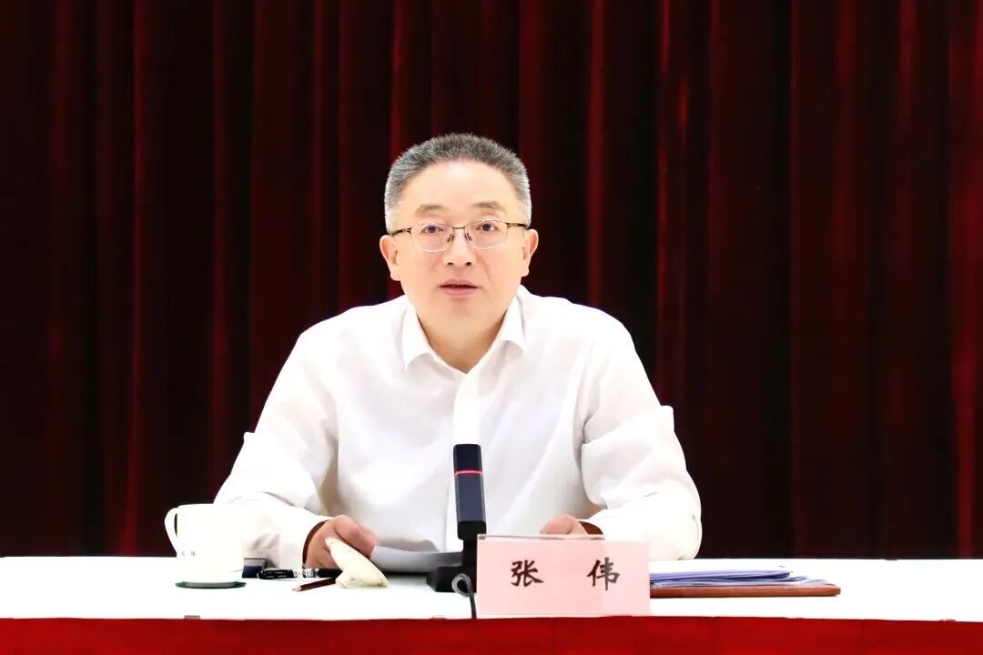 中共长宁区委召开党外人士座谈会,张伟与各民主党派区委新老领导班子集体谈心2.jpg