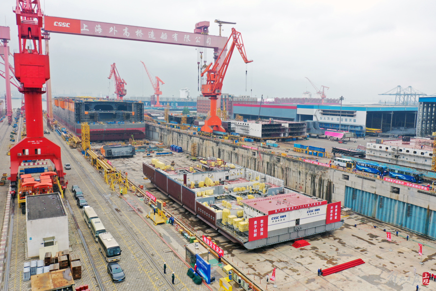 第二艘国产大型邮轮H1509船在外高桥造船2号船坞下坞。.jpeg 第二艘国产大型邮轮H1509船在外高桥造船2号船坞下坞。.jpeg