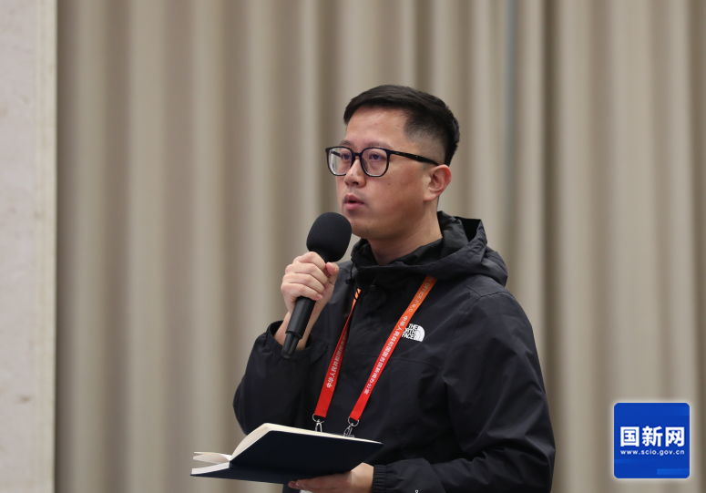 封面新闻记者提问(刘健 摄).png 封面新闻记者提问(刘健 摄).png