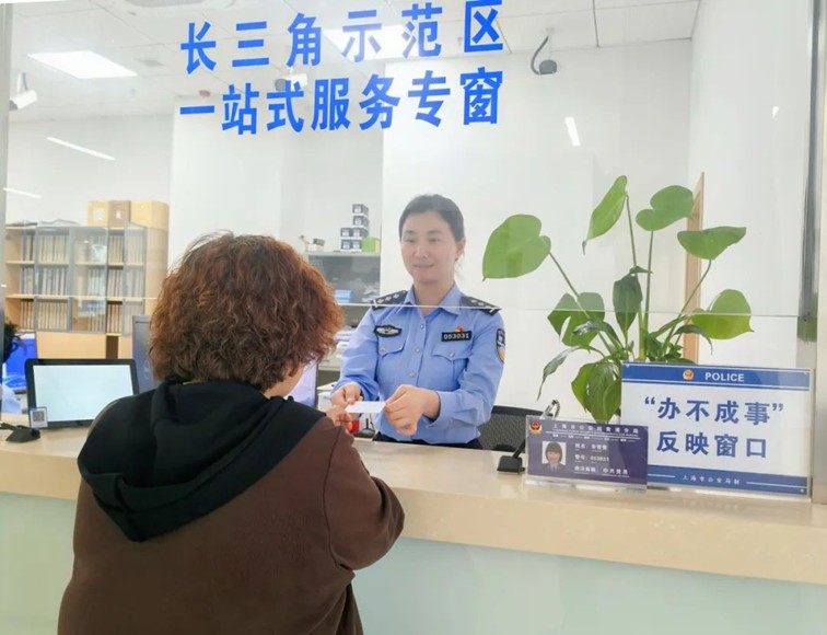 青浦警坛:居民身份证办证“夜间专场”来啦 青浦警坛:居民身份证办证“夜间专场”来啦