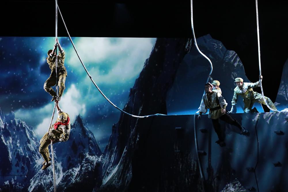 杂技剧《天山雪》剧照 .jpeg 杂技剧《天山雪》剧照 .jpeg