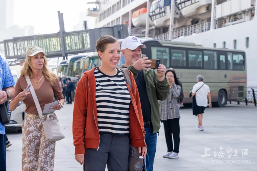 游客.png 游客.png