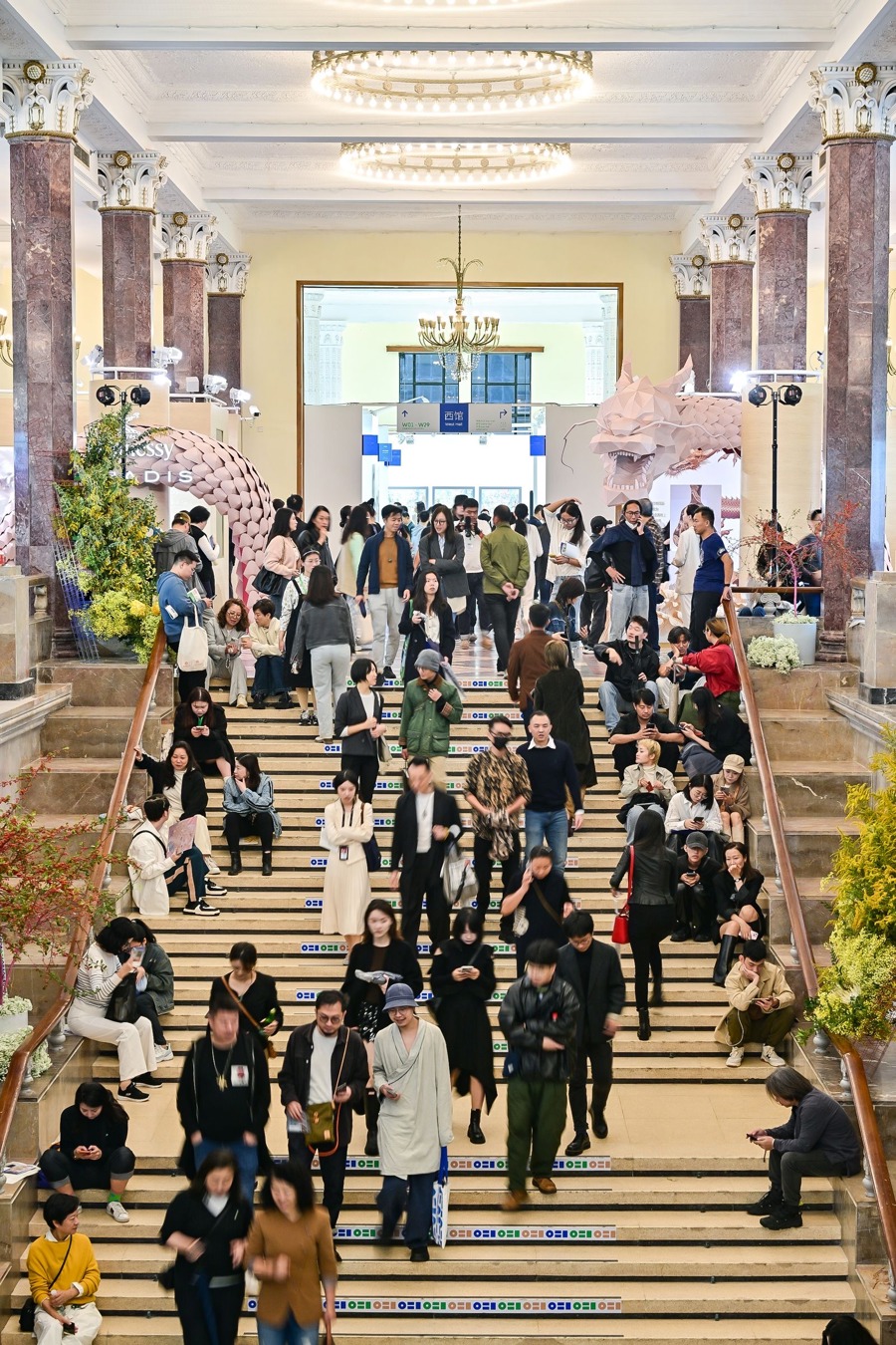 ART021在上海展览中心举行，日均客流量超4万人次。 主办方供图.jpeg