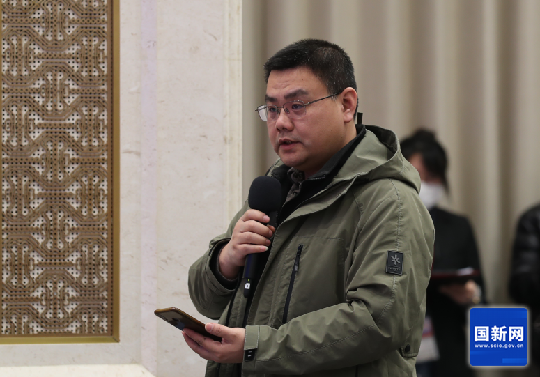 中宏网记者提问（刘健 摄）.png
