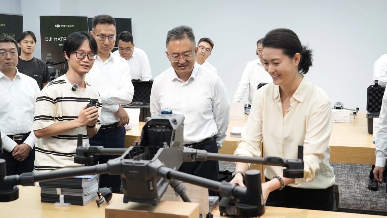 青海果洛州党政代表团来长宁区调研考察3.jpg