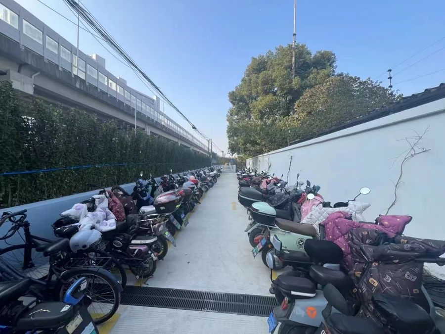 轨交9号线九亭站开辟出的非机动车停车场。 资料图片.jpeg 轨交9号线九亭站开辟出的非机动车停车场。 资料图片.jpeg