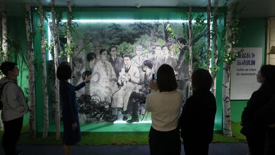 “启航北外滩 睁眼看世界”留法勤工俭学运动史料展在虹口北外滩滨江展出。.jpeg