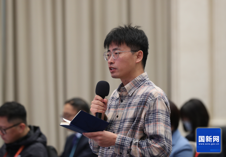 新黄河客户端记者提问(刘健 摄).png 新黄河客户端记者提问(刘健 摄).png