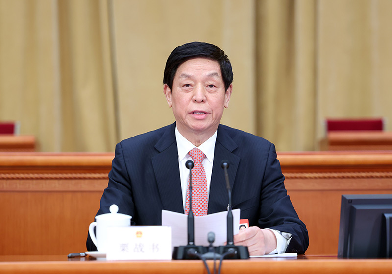 3月4日，十四届全国人大一次会议在北京人民大会堂举行预备会议。十三届全国人大常委会委员长栗战书主持会议。新华社记者 鞠鹏 摄.jpg