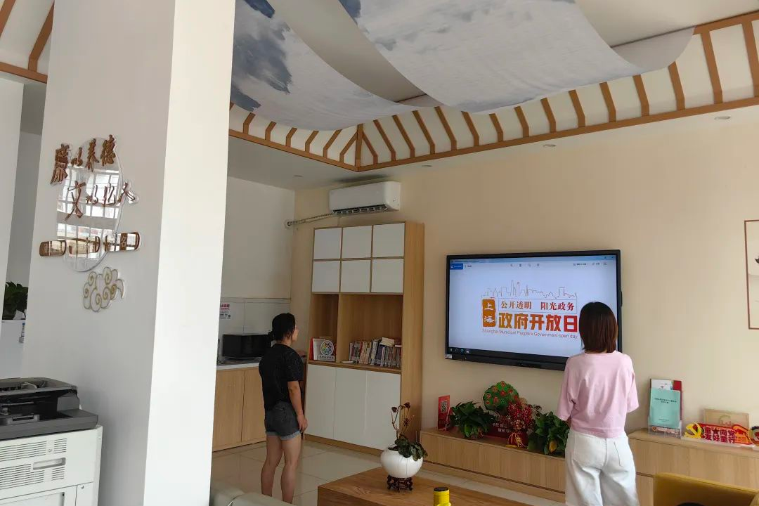 青浦区金泽镇开展“市民群众看美丽乡村”政府开放日活动.jpg 青浦区金泽镇开展“市民群众看美丽乡村”政府开放日活动.jpg