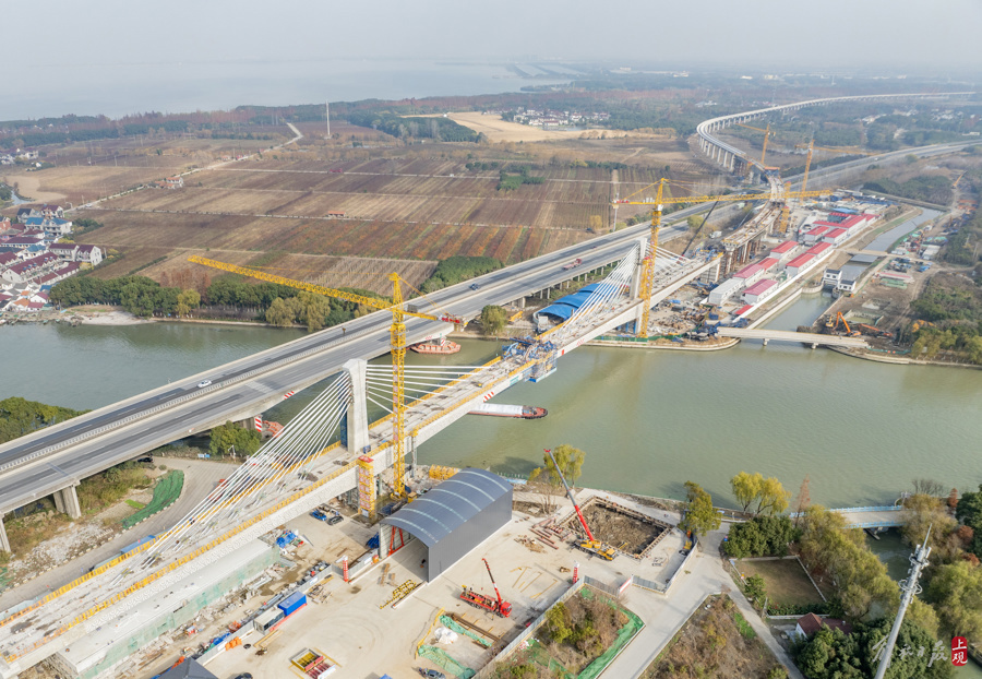上海地铁17号线西延伸工程两座关键轨交桥实现合龙.jpeg