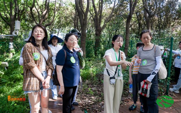 “第八届中国生态文明大讲坛”分会场系列活动—— 上海城市生态站公众开放日顺利开展2.jpg “第八届中国生态文明大讲坛”分会场系列活动—— 上海城市生态站公众开放日顺利开展2.jpg