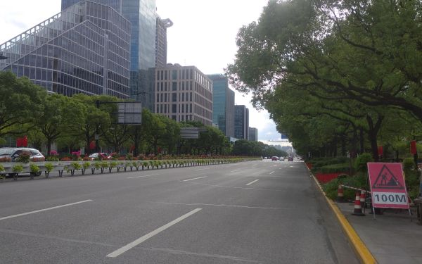 浦东世纪大道街景.jpg 浦东世纪大道街景.jpg