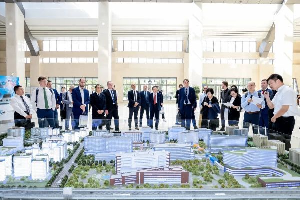 0925_092025046_125.jpg 2.jpg