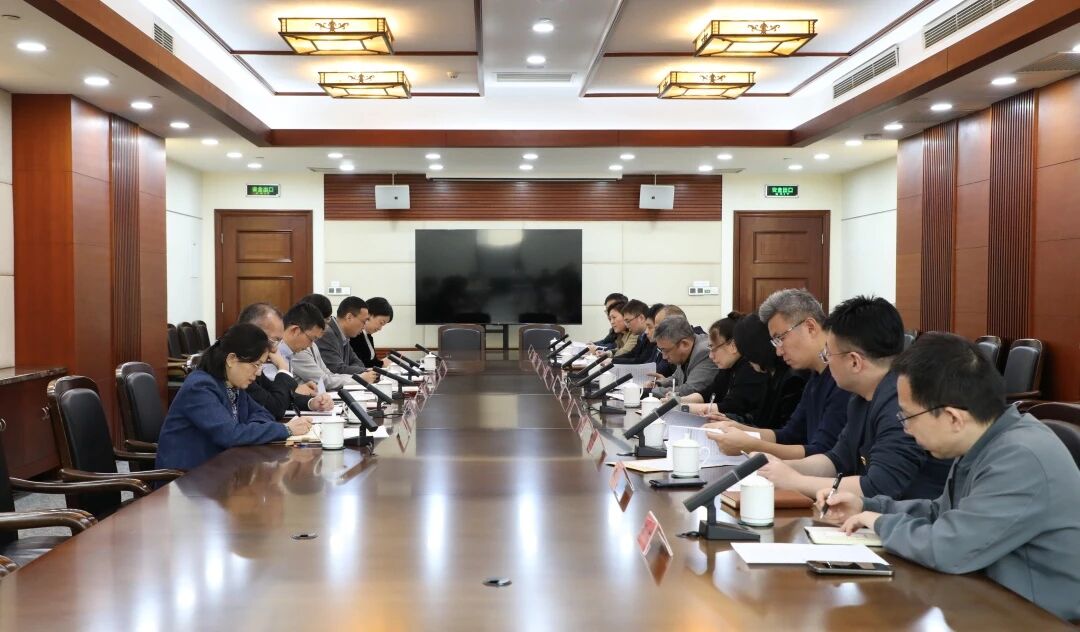 中共长宁区委召开党代会报告征求意见系列座谈会5.jpg