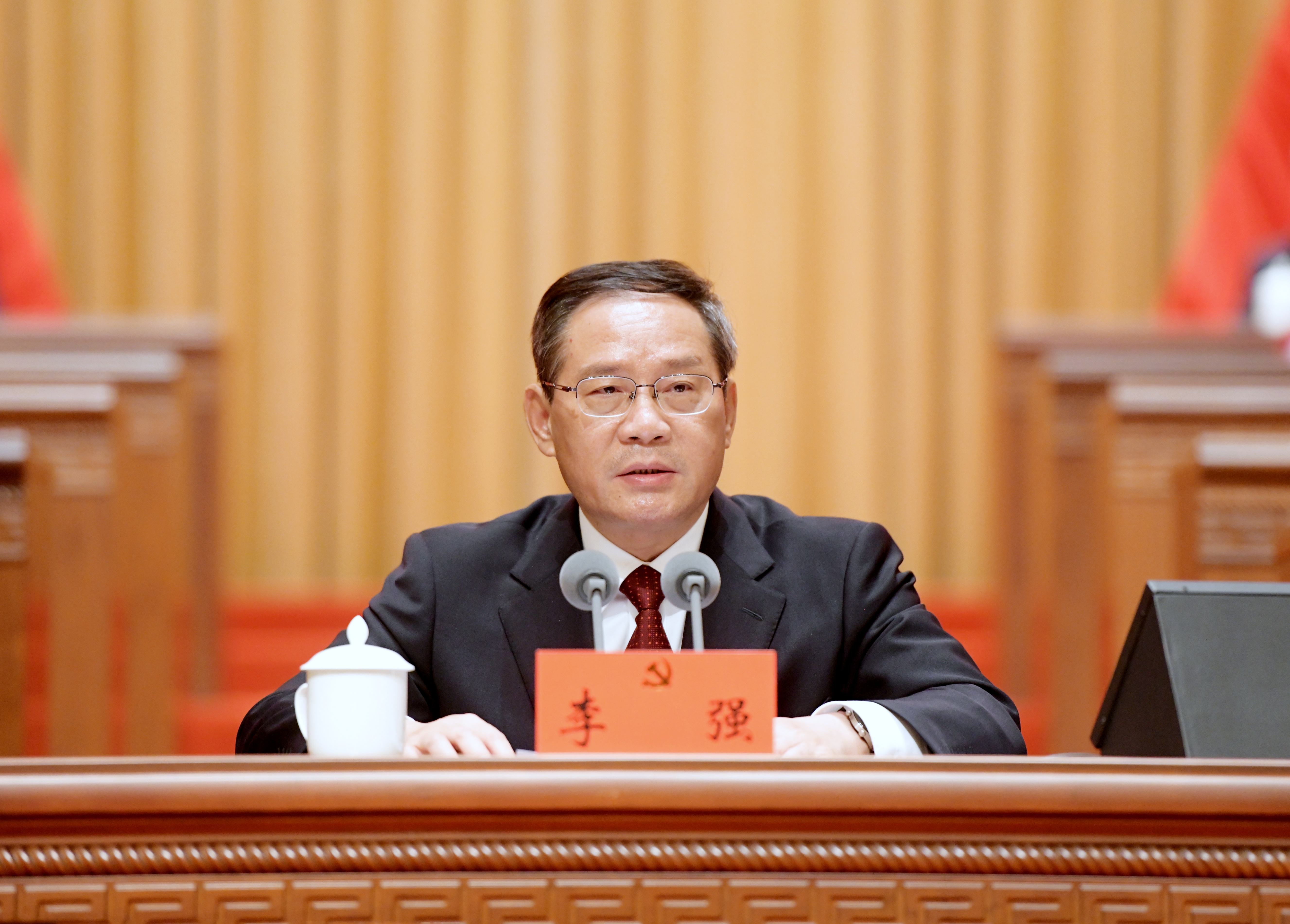 中共上海市第十二次代表大会今天闭幕 李强同志主持大会.jpg