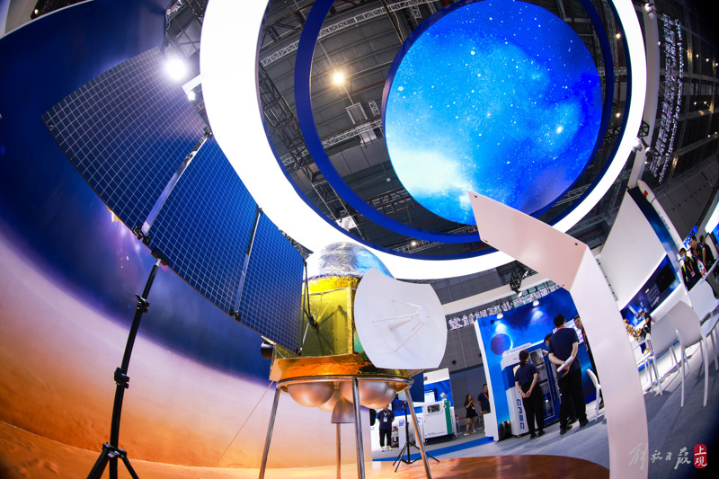 工博会上展示的“天问一号”火星环绕器模型.jpeg 工博会上展示的“天问一号”火星环绕器模型.jpeg