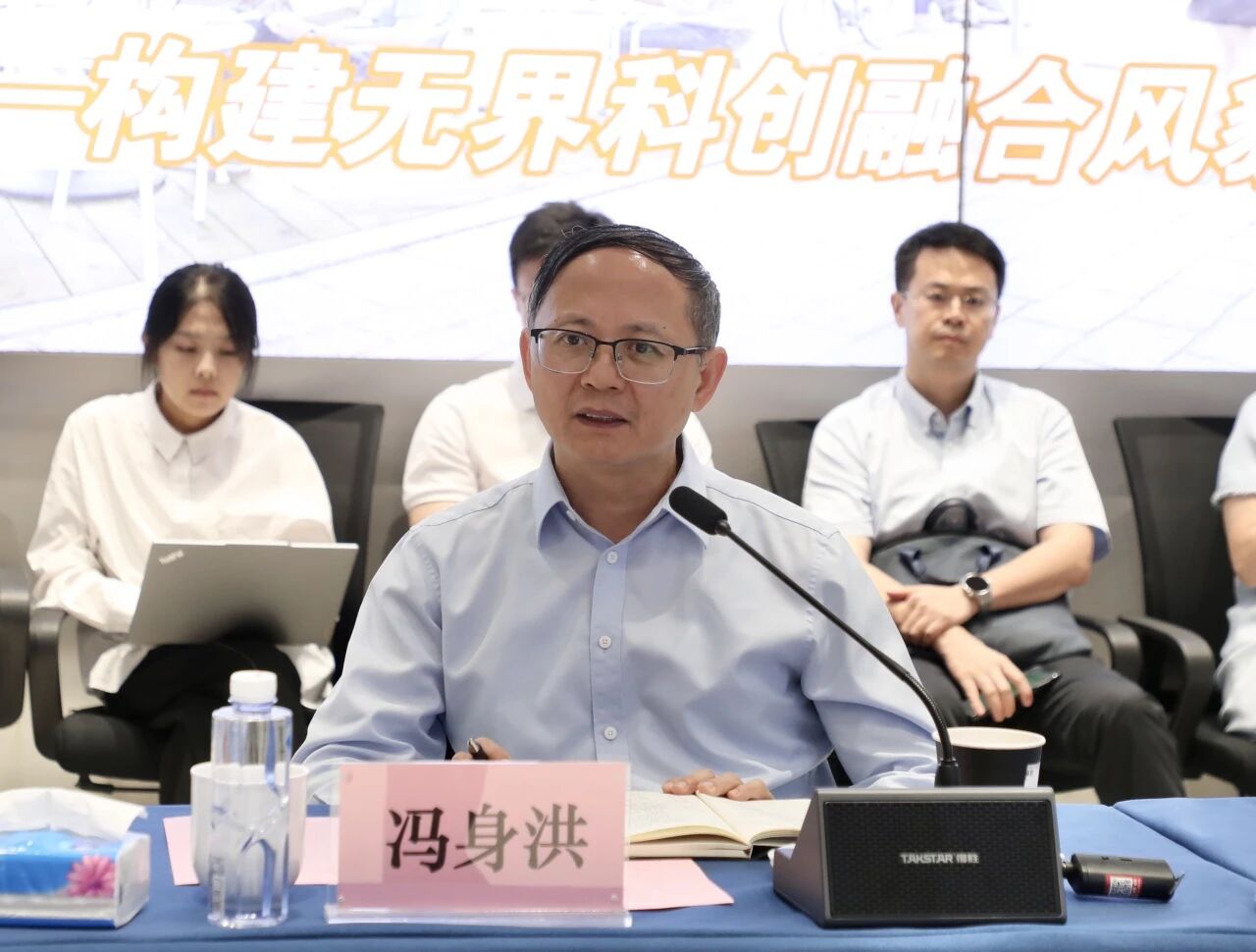 上海市青年科技人才座谈会在长宁区举办2.jpg