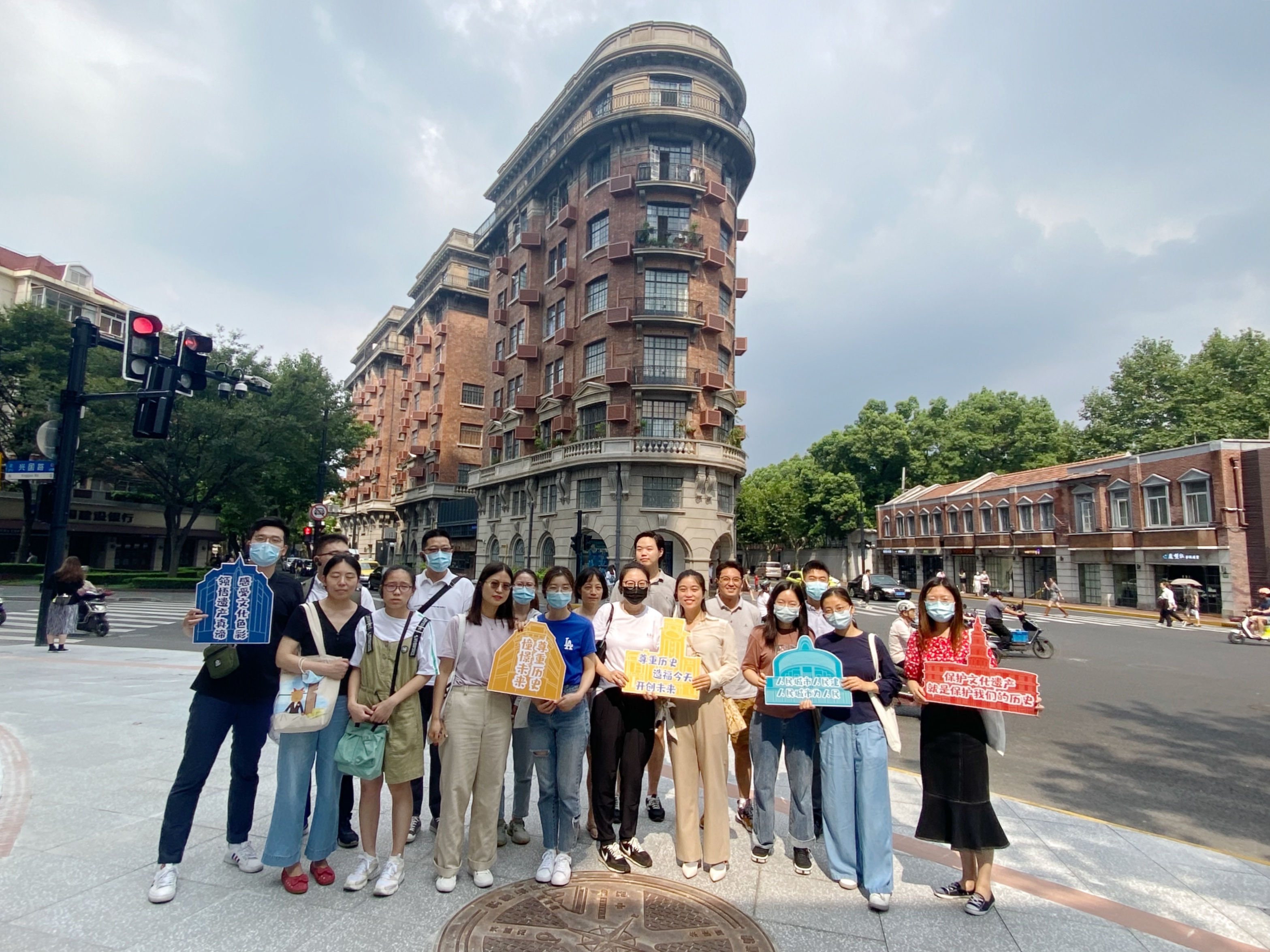 市房管局组织“漫步万国建筑，感受衡复底蕴”政府开放活动