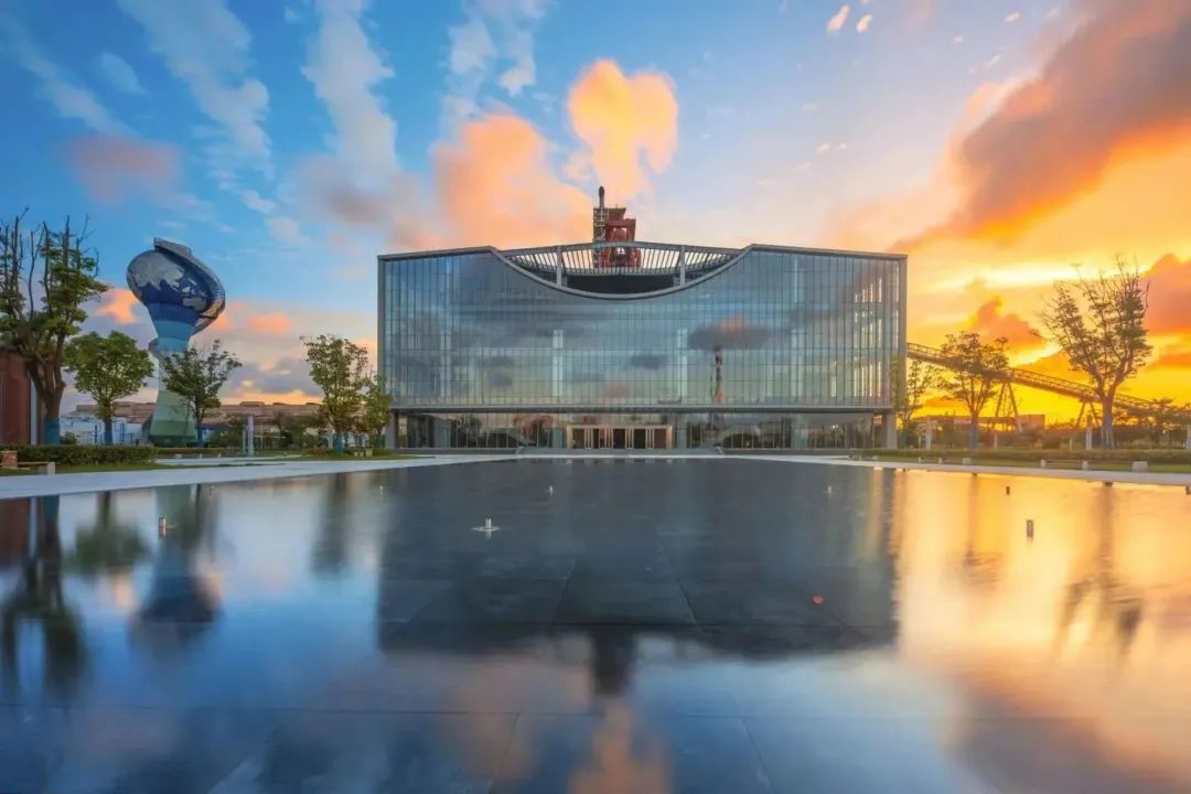 金色炉台·中国宝武钢铁会博中心(刘继鸣 摄).jpeg 金色炉台·中国宝武钢铁会博中心(刘继鸣 摄).jpeg