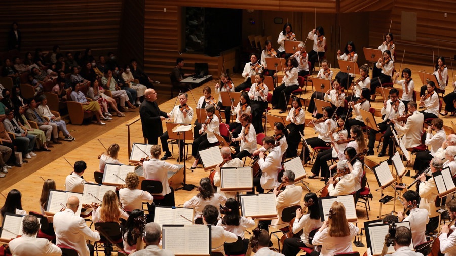 昨晚,梵志登执棒纽约爱乐乐团亮相上海夏季音乐节。 蔡磊磊 摄.jpeg 昨晚,梵志登执棒纽约爱乐乐团亮相上海夏季音乐节。 蔡磊磊 摄.jpeg